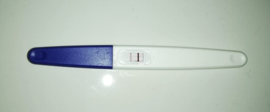 Photo-exemple de test de grossesse positif